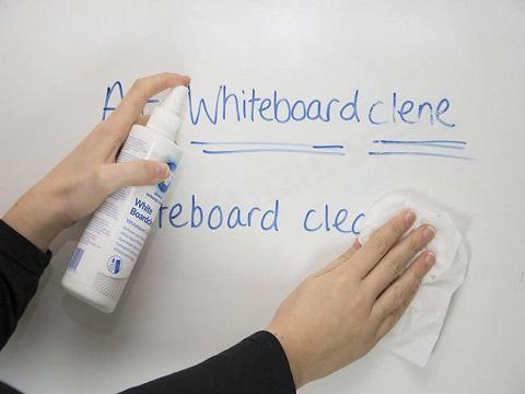 Der Whiteboard-Reiniger