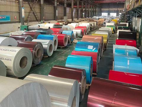 Bobines d'aluminium peintes en stock