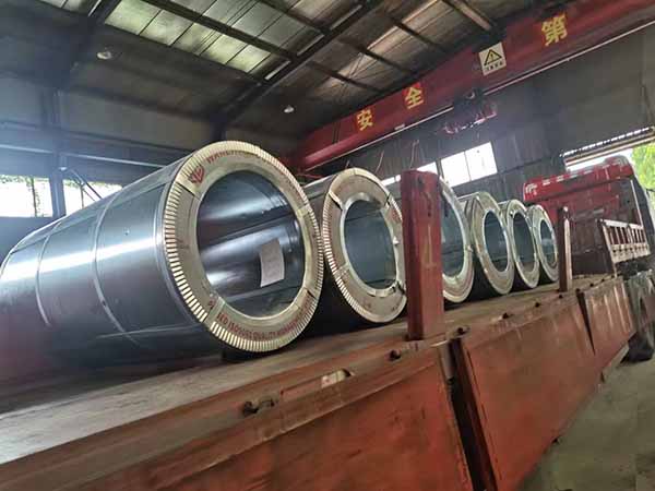 200 Tonnen Galvalume-Stahlspulen nach Ecuador