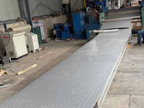 Warsztat produkcji paneli tłoczonych
