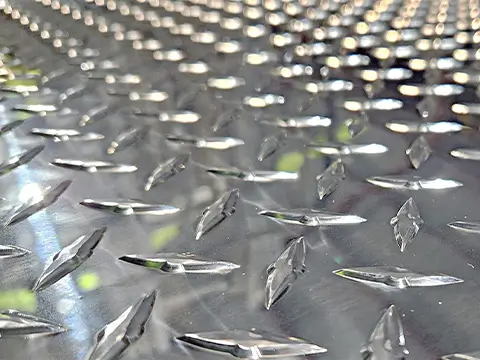 Surface diamond pattern