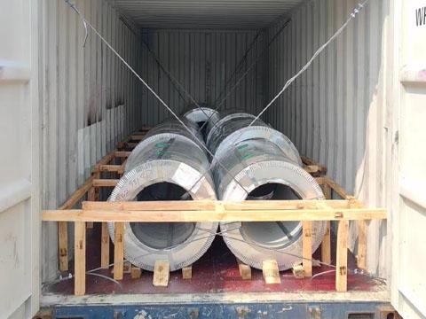 Horizontal packaging loading